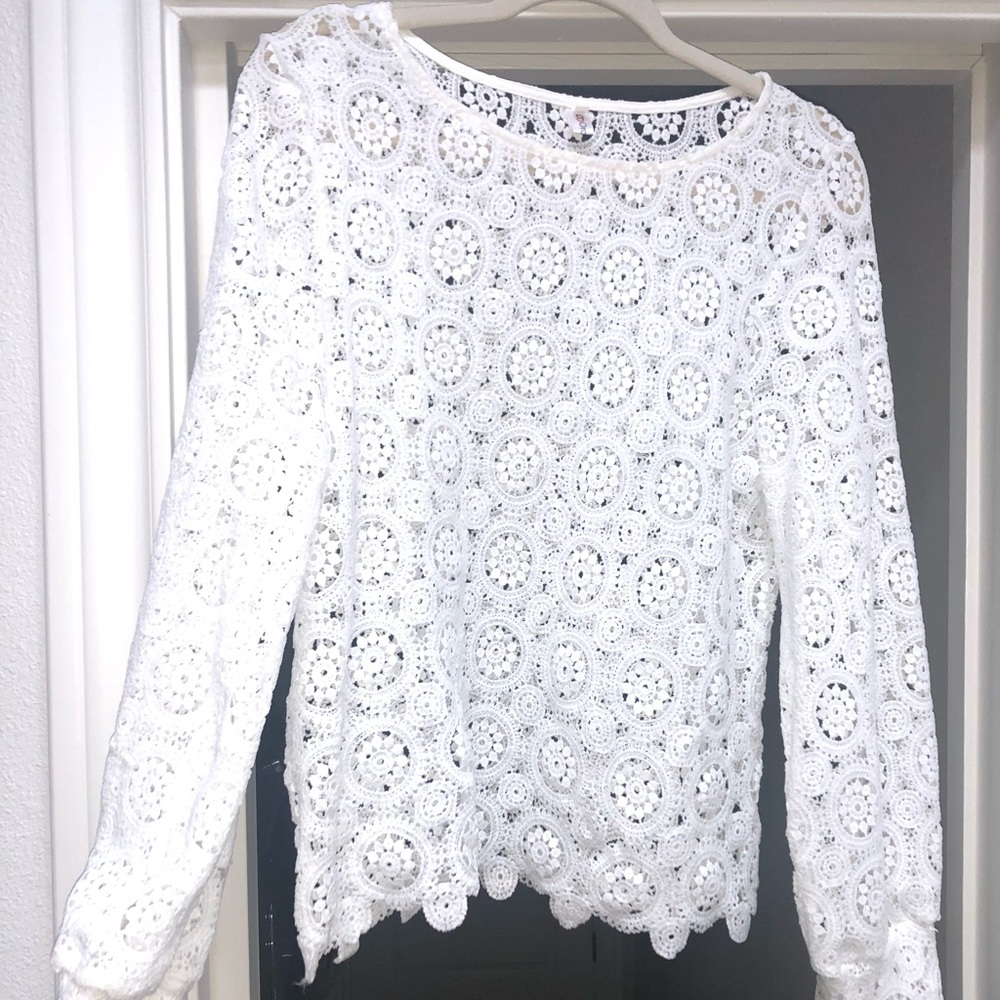 White crotchet top hardly worn reduced